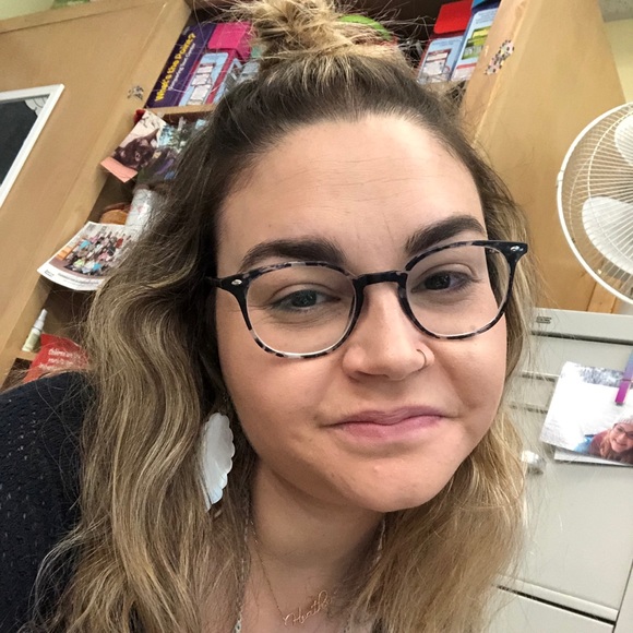 Meet your Posher 💕 - Picture 3 of 8